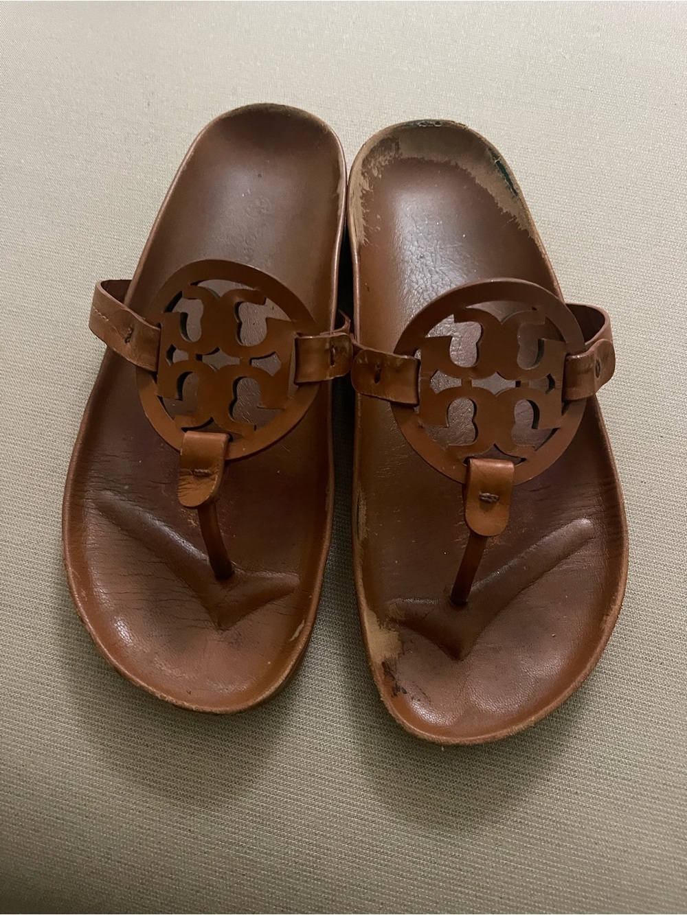 Tory Burch Miller Cloud brown Leather Circle-Logo Toe-Post Sandals - Women